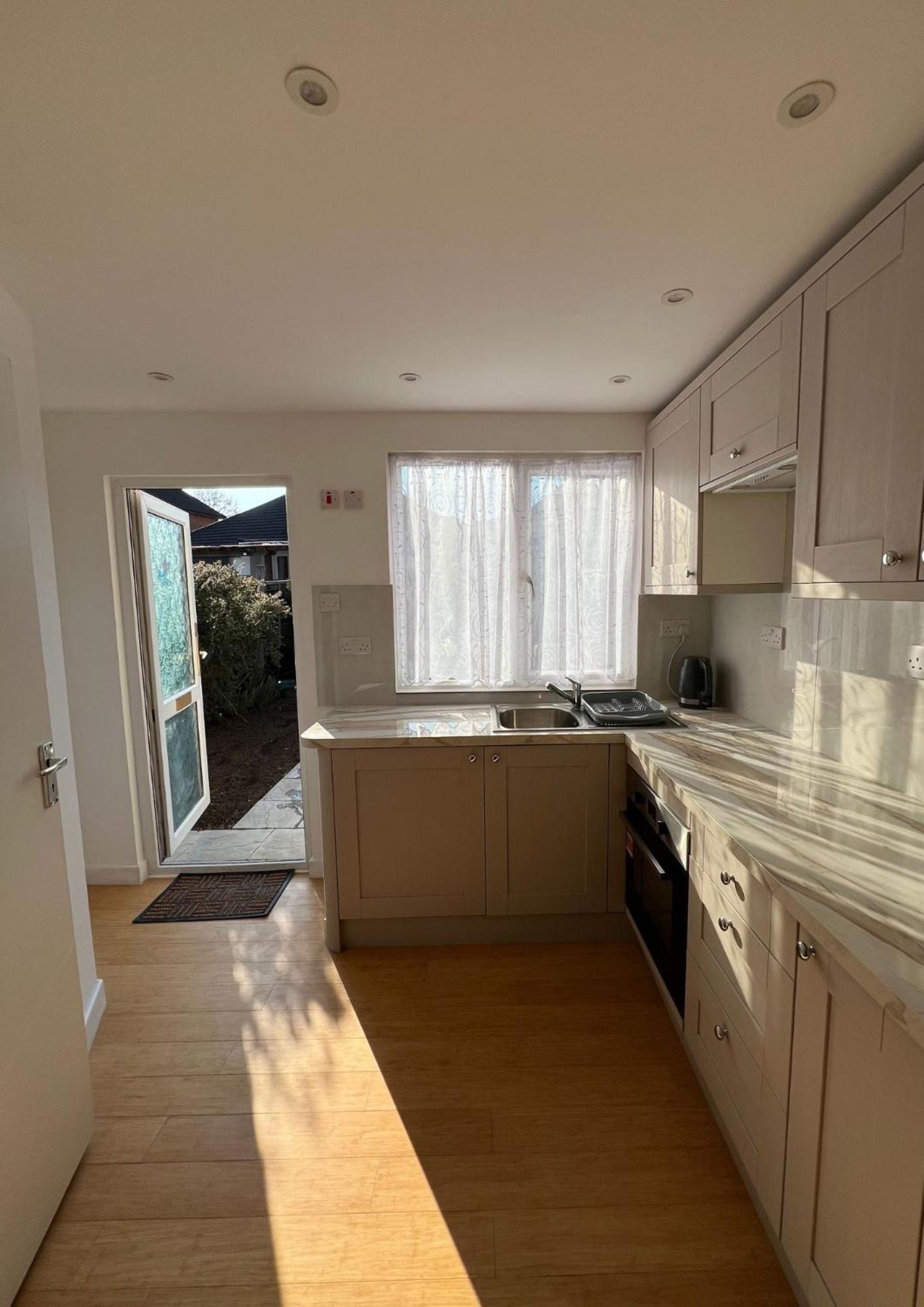 Modern Studio In Greenford, Free Wifi, Parking & Streaming Services Илинг Экстерьер фото